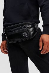 KARL LAGERFELD Czarna saszetka męska K/ikon Puffy Nylon Bumbag. Czarne saszetki i nerki męskie KARL LAGERFELD, z materiału. W wyprzedaży za 489.99 zł.