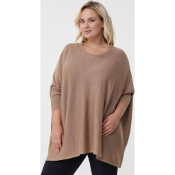 Camelowy Sweter Evangeline. Swetry nierozpinane damskie Born2be, xxl, bez wzorów, bez kołnierzyka, bez ramiączek. Za 89.99 zł.