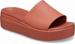 Klapki Dla Dorosłych Crocs Brooklyn Slide. Brązowe klapki męskie Crocs, bez wzorów, z materiału, bez zapięcia. Za 181.99 zł.