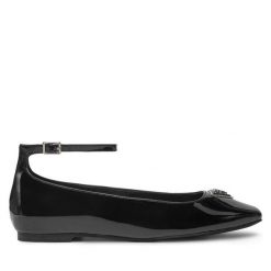 Baleriny Guess. Czarne balerinki damskie Guess, z aplikacjami, bez obcasa, bez zapięcia. Za 299.99 zł.