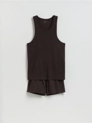 Dwuczęściowa piżama z bawełny - ciemnobrązowy. Brązowe piżamy męskie Reserved, l, bez wzorów, z bawełny, bez kołnierzyka, bez ramiączek. Za 89.99 zł.