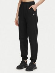Under Armour Spodnie dresowe Ua Rival 6013551 Czarny Regular Fit. Czarne spodnie dresowe damskie Under Armour, bez wzorów, z bawełny. Za 219.99 zł.