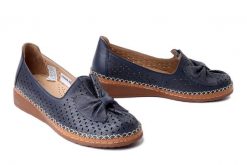 COMFORTABEL 830046-05 blau, półbuty damskie. Niebieskie półbuty damskie Comfortabel, na lato, w ażurowe wzory, ze skóry, bez obcasa, bez zapięcia. Za 269.90 zł.