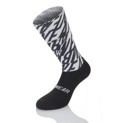 Skarpetki Mb Wear Aero Dry H20 Signature. Czarne skarpety męskie MB WEAR, bez wzorów, z lycry. Za 173.50 zł.