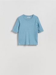 Sweter z ozdobnym splotem - jasnoturkusowy. Niebieskie swetry nierozpinane damskie Reserved, l, bez wzorów, z dzianiny, klasyczne, bez kołnierzyka, bez ramiączek. Za 79.99 zł.