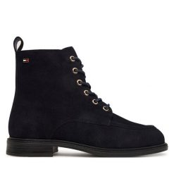 Trzewiki Tommy Hilfiger. Niebieskie botki damskie Tommy Hilfiger, bez wzorów, bez obcasa, na płaskiej podeszwie, bez zapięcia. Za 649.99 zł.