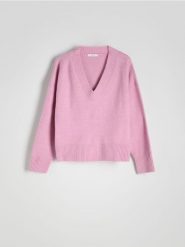 Sweter z głębokim dekoltem - różowy. Czerwone swetry nierozpinane damskie Reserved, l, bez wzorów, z dzianiny, bez kołnierzyka, bez ramiączek. W wyprzedaży za 99.99 zł.