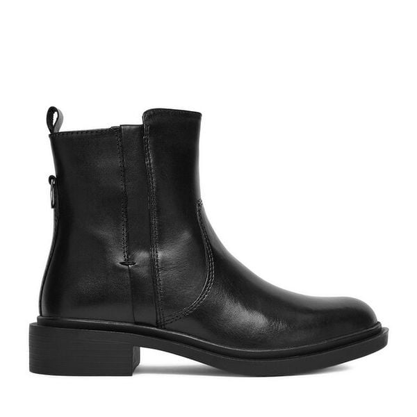 Botki Lasocki. Czarne botki damskie Lasocki, bez wzorów, bez obcasa, na płaskiej podeszwie, bez zapięcia. Za 179.99 zł.