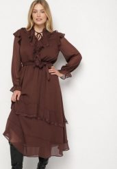 Brązowa Rozkloszowana Sukienka w Wiktoriańskim Stylu z Falbanami i Wiązaniem Isomira. Brązowe sukienki damskie Born2be, na co dzień, l, bez wzorów, eleganckie, bez kołnierzyka, bez ramiączek, maxi, rozkloszowane. Za 149.99 zł.