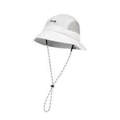 Czapka Trento – wentylacja z siateczki, regulowana, zapinana na zatrzaski. Brązowe czapki damskie IZAS, bez wzorów, z materiału, eleganckie. Za 160.83 zł.