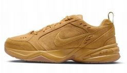 Buty Nike Air Monarch SE IB2281-700. Buty sportowe męskie Nike, bez wzorów, bez zapięcia. Za 285.98 zł.