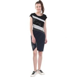 Desigual Kamizelka damska Candela Navy 18WWVKAV 5000 (rozmiar S). Niebieskie spódnice damskie Desigual, s, bez wzorów, bez kołnierzyka, bez ramiączek. W wyprzedaży za 209.00 zł.