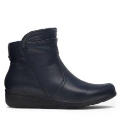 Botki Go Soft. Niebieskie botki damskie GO SOFT, bez wzorów, bez obcasa, na płaskiej podeszwie, bez zapięcia. Za 249.99 zł.