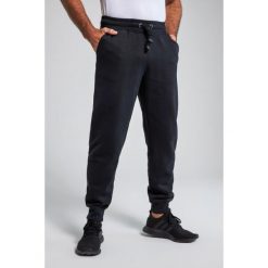 Męskie Spodnie dresowe ściągane sznurkiem nowoczesny krój do roz. 8XL. Czarne spodnie sportowe męskie JAY-PI, m, bez wzorów, z bawełny. Za 239.99 zł.
