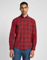 MESKA KOSZULA LEE BUTTON DOWN RED 112355643. Czerwone koszule męskie Lee, m, bez wzorów, bez kołnierzyka, bez ramiączek. Za 169.99 zł.