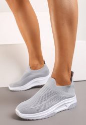 Szare Casualowe Buty Sportowe na Grubszej Podeszwie Ozdobione Perforacją Fiovena. Szare obuwie sportowe damskie Renee, bez wzorów, z jeansu, bez zapięcia. Za 39.99 zł.