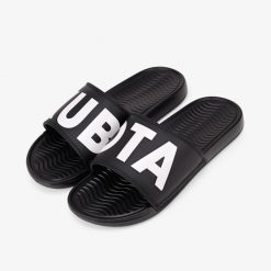 Klapki basenowe Kubota PRO Czarne. Czarne klapki męskie Kubota, bez wzorów, z materiału, bez zapięcia. Za 69.99 zł.