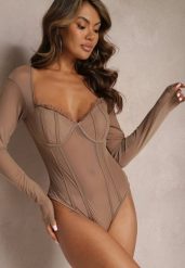 Beżowe Siateczkowe Body z Gorsetowymi Przeszyciami i Delikatną Falbanką Modulsa. Brązowe body Renee, bez wzorów, z tiulu. Za 89.99 zł.