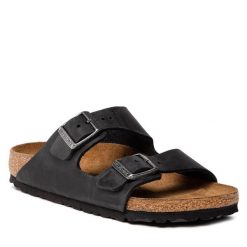 Klapki Birkenstock. Czarne klapki damskie Birkenstock, bez wzorów, bez obcasa, bez zapięcia. Za 539.99 zł.