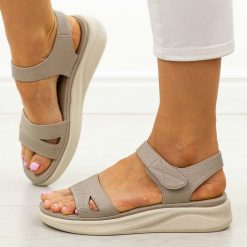 Szare sandały damskie Vinceza 92102. Szare sandały damskie VINCEZA, bez wzorów, z jeansu, bez obcasa, bez zapięcia. Za 139.00 zł.