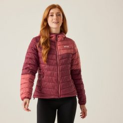 Kurtka turystyczna damska Hooded Hillpack II pikowana. Brązowe kurtki sportowe damskie Regatta, bez wzorów, bez ramiączek, bez kaptura, trekkingowe. Za 129.99 zł.
