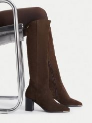 MEXX Kozaki EO-WI44-TUGA-02 Brązowy. Brązowe kozaki damskie Mexx, bez wzorów, bez obcasa, na słupku, bez zapięcia. Za 629.99 zł.