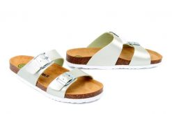 DR. BRINKMANN 700993-71 hellgrun, klapki damskie. Zielone klapki damskie Dr. Brinkmann, bez wzorów, bez obcasa, bez zapięcia. Za 204.90 zł.