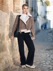 Jeansy high waist - czarny. Czarne jeansy damskie Sinsay, bez wzorów, z jeansu, z podwyższonym stanem. Za 69.99 zł.