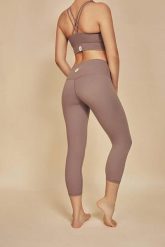 Legginsy do jogi Moonholi Yoggings 7/8. Brązowe legginsy damskie MOONHOLI, bez wzorów, z elastanu. Za 229.99 zł.