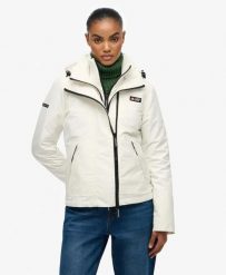 Superdry Kurtka Windbreaker Górska z Kapturem Slim – OFF WHITE. Białe kurtki męskie Superdry, bez wzorów, z gumy, z kapturem. Za 489.55 zł.