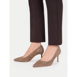 Szpilki GINO ROSSI. Brązowe szpilki damskie Gino Rossi, bez wzorów, bez obcasa, na szpilce, bez zapięcia. Za 279.99 zł.