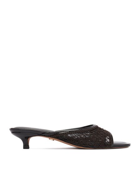 Nine West Klapki CEO-NV-015 Brązowy. Brązowe klapki damskie Nine West, bez wzorów, z materiału, bez obcasa, bez zapięcia. Za 159.99 zł.