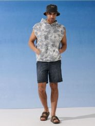 Klapki z dwoma paskami z naturalnej skóry i klamrami - szary. Szare klapki męskie Sinsay, bez wzorów, ze skóry, bez zapięcia. Za 39.99 zł.