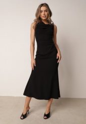 Czarna Sukienka VICES Ozdobiona Aplikacją na Ramieniu Palleleora. Czarne sukienki damskie Born2be, na co dzień, l, z aplikacjami, eleganckie, bez kołnierzyka, bez ramiączek, midi, proste. Za 179.99 zł.