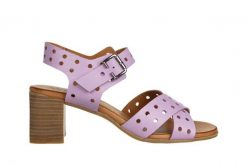 Sandały Bayla-161 061 2722 Orchid Bloom 161696, Fioletowy, Skóra naturalna - 36. Fioletowe sandały damskie Bayla, bez wzorów, z gumy, bez obcasa, na słupku, bez zapięcia. W wyprzedaży za 134.10 zł.