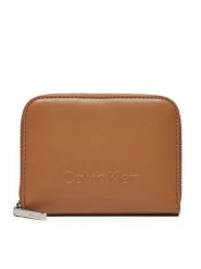 Calvin Klein Portfel Embossed Logo Zip Md K60K612437 Brązowy. Brązowe portfele damskie Calvin Klein, ze skóry. Za 279.99 zł.