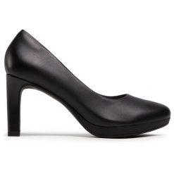 Czółenka Clarks. Czarne czółenka damskie Clarks, bez wzorów, bez obcasa, bez zapięcia. Za 319.99 zł.