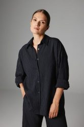KOSZULA LUCY CZARNO- BIAŁA S - Flawless. Czarne koszule damskie Flawless, s, bez wzorów, klasyczne, bez kołnierzyka, bez ramiączek. Za 489.00 zł.
