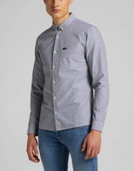 MĘSKA KOSZULA MATERIAŁOWA LEE SLIM BUTTON DOWN CLOUDBURST GREY L66XNFJE 112116754. Szare koszule męskie Lee, l, bez wzorów, z materiału, bez kołnierzyka, bez ramiączek. Za 129.99 zł.