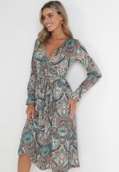 Zielona Sukienka z Gumką w Pasie i Wzorem Paisley Faendra. Zielone sukienki damskie Born2be, l, z aplikacjami, bez kołnierzyka, bez ramiączek, midi, kopertowe. Za 169.99 zł.