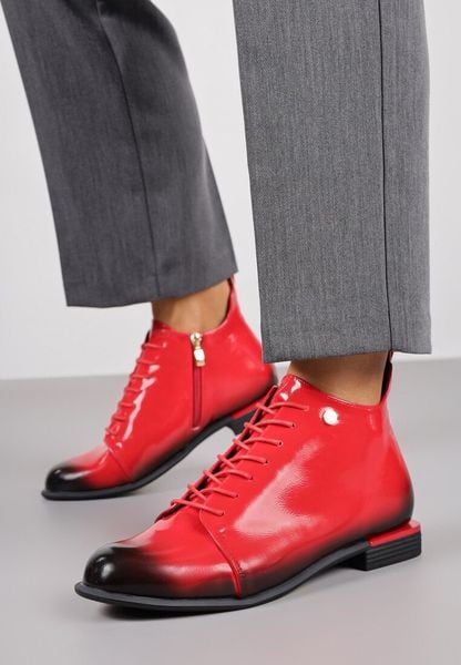 Czerwono-Czarne Botki Trzewiki Lakierowane Vices Jovilie. Czerwone botki damskie Renee, bez wzorów, z jeansu, bez obcasa, na płaskiej podeszwie, bez zapięcia. Za 109.99 zł.