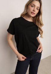 Czarny T-shirt Bawełniany Klasyczny o Fasonie Oversize z Dłuższym Tyłem Nemedora. Czarne t-shirty damskie Born2be, m, bez wzorów, z bawełny, eleganckie, bez kołnierzyka, bez ramiączek. Za 39.99 zł.