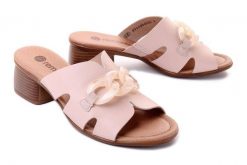 RIEKER REMONTE R8768-31 rosa, klapki damskie. Czerwone klapki damskie Rieker Remonte, na lato, w ażurowe wzory, bez obcasa, na obcasie, bez zapięcia. Za 309.90 zł.