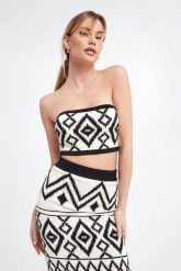 Top damski ELISABETTA FRANCHI. Topy damskie Elisabetta Franchi, bez wzorów, bez kołnierzyka, bez ramiączek. W wyprzedaży za 846.22 zł.