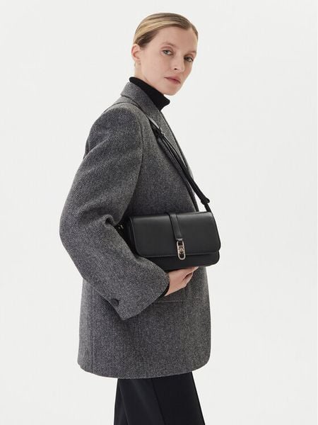 Tommy Hilfiger Torebka Th Libre Flap Crossover AW0AW17723 Czarny. Czarne listonoszki damskie Tommy Hilfiger, bez wzorów, ze skóry, bez dodatków. Za 519.99 zł.