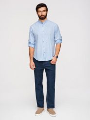 Koszula męska w paski ze stójką z lnem - biało-niebieska V2 - Rozmiar: S. Niebieskie koszule męskie Ombre Clothing, na lato, m, bez wzorów, z bawełny, biznesowe, bez kołnierzyka, bez ramiączek. W wyprzedaży za 181.99 zł.
