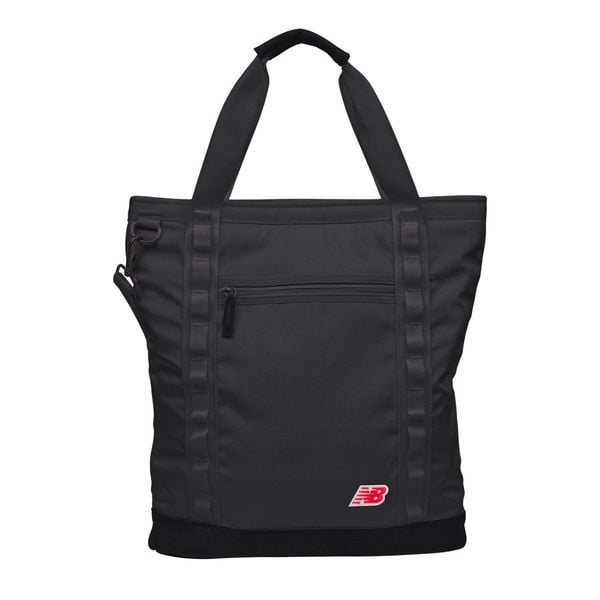 Torba sportowa New Balance LAB51505BK – czarna. Czarne torby na laptopa damskie New Balance, bez wzorów, z materiału. Za 399.99 zł.