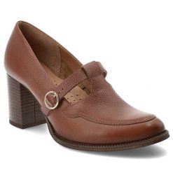 Brązowe Półbuty Armodo Eleganckie Obuwie Damskie. Brązowe półbuty damskie Armodo, bez wzorów, ze skóry, biznesowe, bez obcasa, na obcasie, bez zapięcia. Za 373.99 zł.