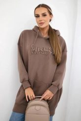 Bluza ocieplana z haftowanym napisem oversize mocca. Bluzy damskie KESI, l, bez wzorów, z bawełny, bez ramiączek, bez kaptura. Za 238.37 zł.
