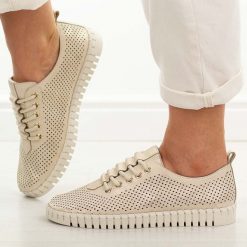 Złote skórzane półbuty damskie Cambell 19435. Żółte półbuty damskie Cambell, na jesień, w ażurowe wzory, z jeansu, casualowe, bez obcasa, na płaskiej podeszwie, bez zapięcia. Za 219.00 zł.